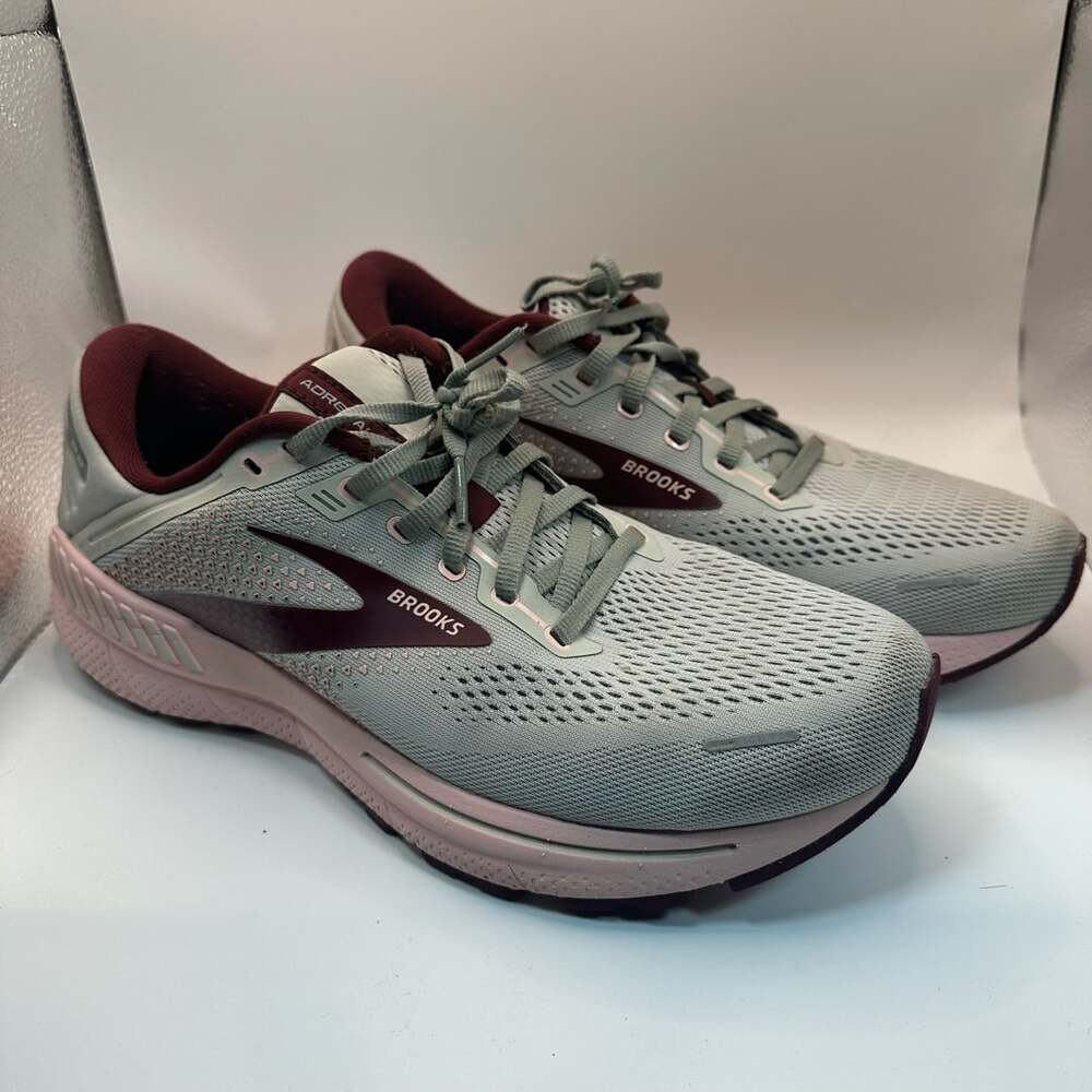 Brooks Adrenaline GTS 22 Womens Size 11B Gray Burgundy Running Shoes Sneakers